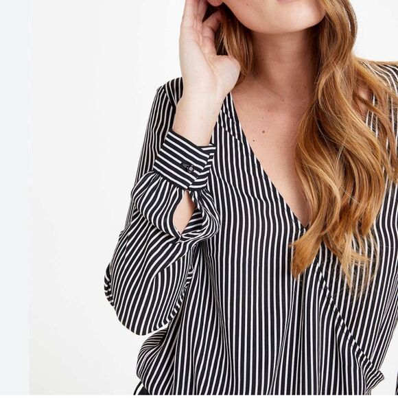 Adrianna Papell black and white striped v-neck long sleeve top - medium - Picture 2 of 8